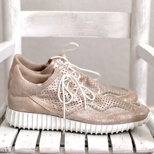 DIBA True Poker Hand Sneakers Metallic Rose Gold Perforated Leather 9